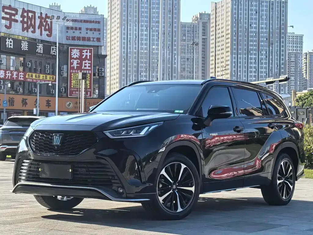 Toyota Crown Kluger 2023 из CN, фото 1