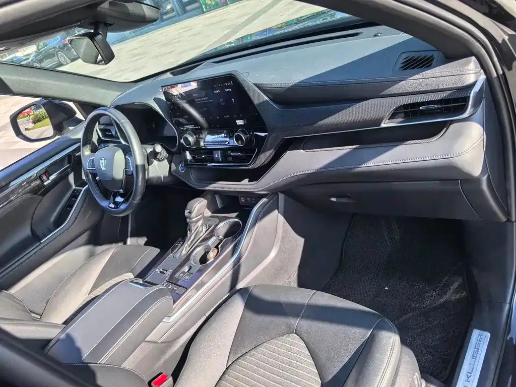 Toyota Crown Kluger 2023 из CN, фото 10