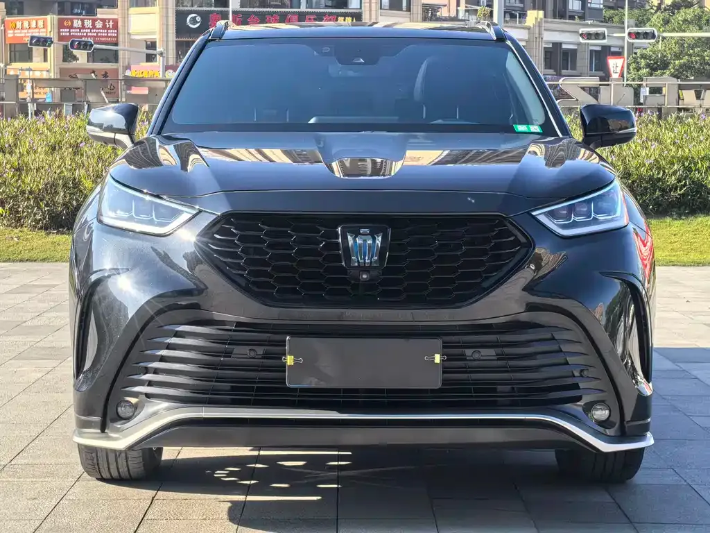 Toyota Crown Kluger 2023 из CN, фото 2