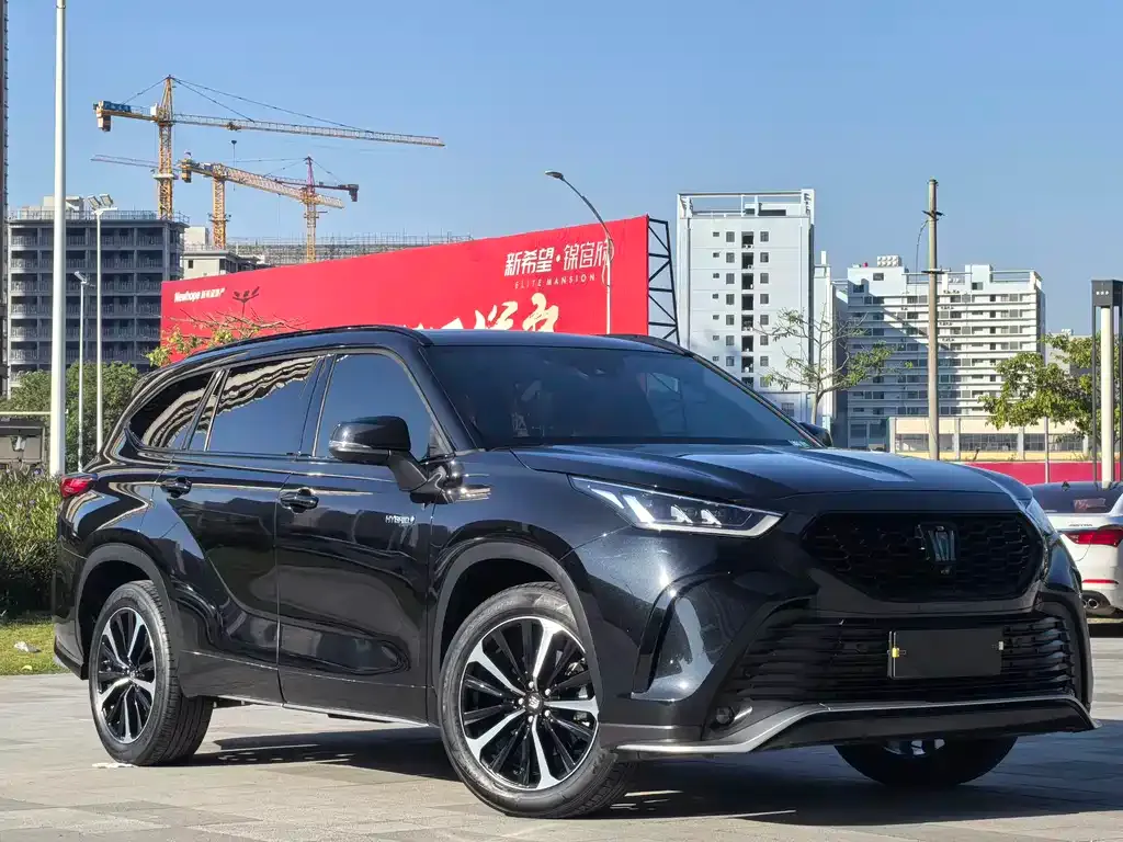 Toyota Crown Kluger 2023 из CN, фото 3
