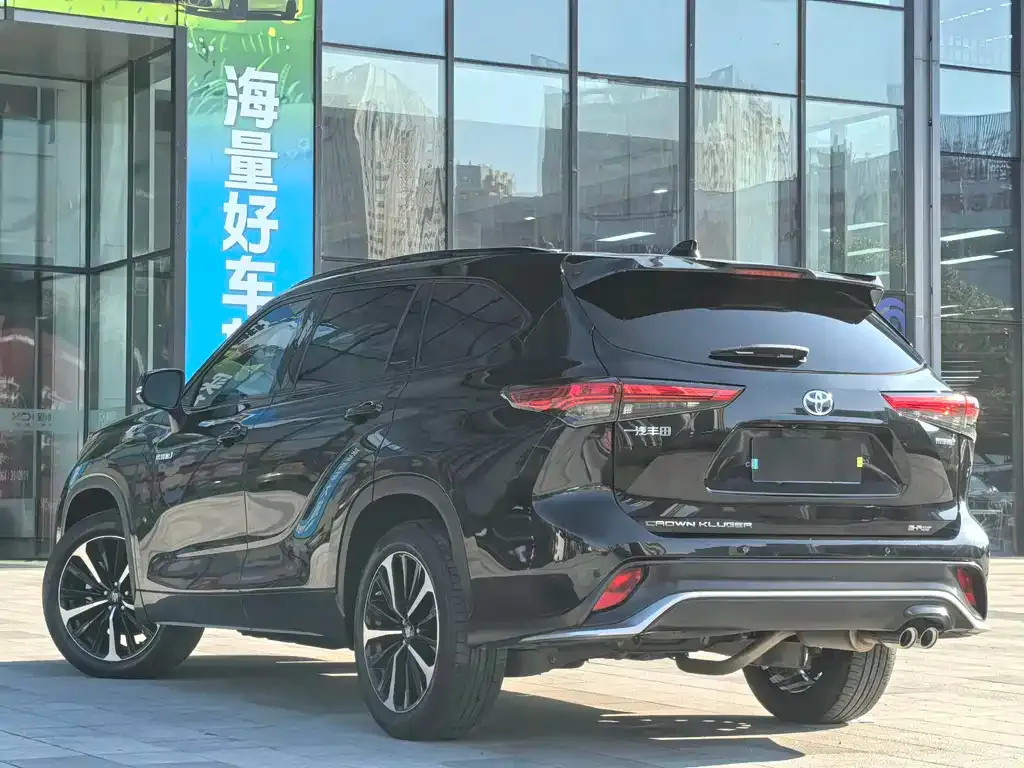 Toyota Crown Kluger 2023 из CN, фото 4