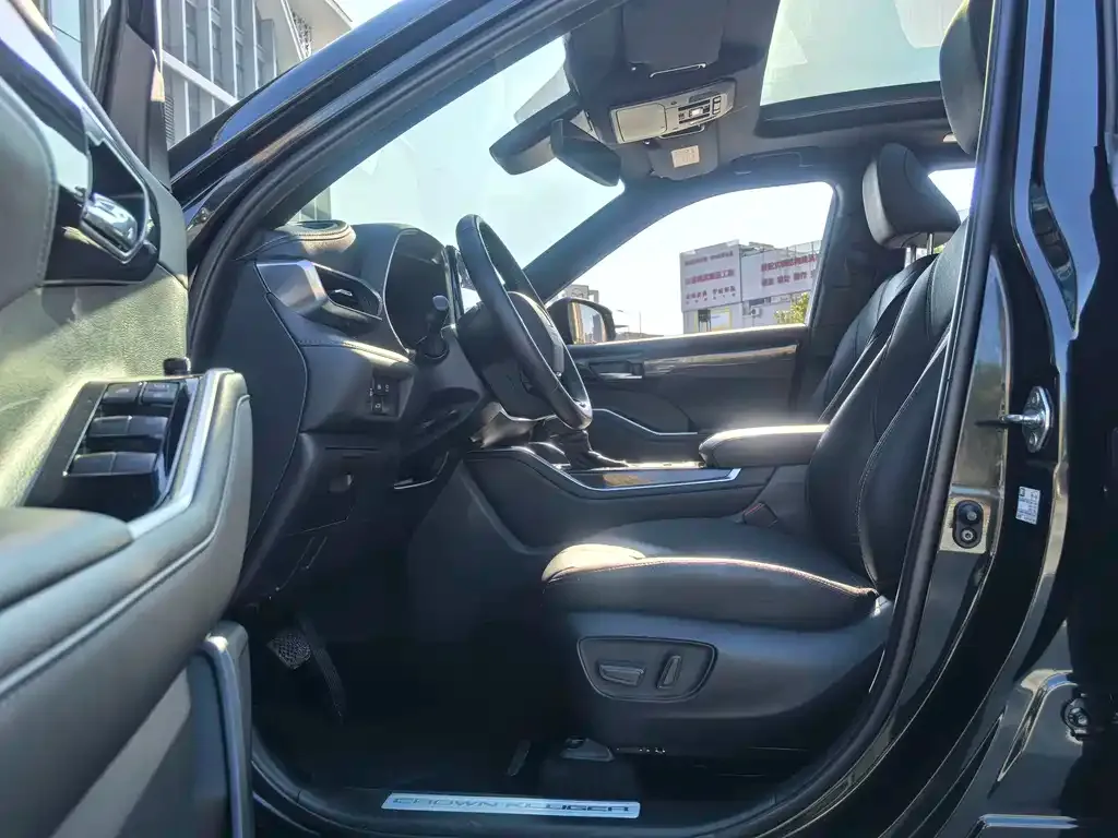 Toyota Crown Kluger 2023 из CN, фото 7