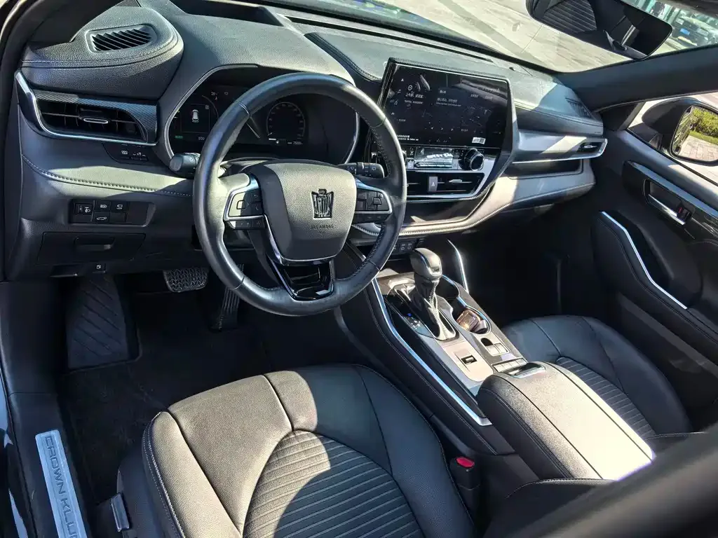 Toyota Crown Kluger 2023 из CN, фото 8