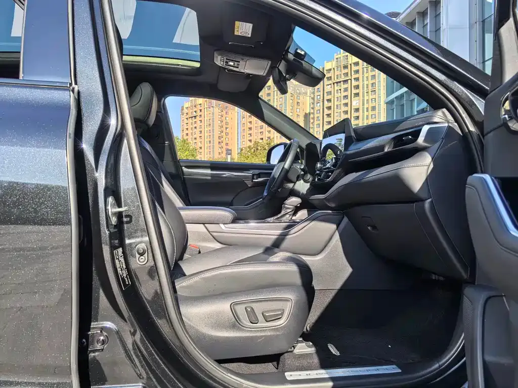 Toyota Crown Kluger 2023 из CN, фото 9