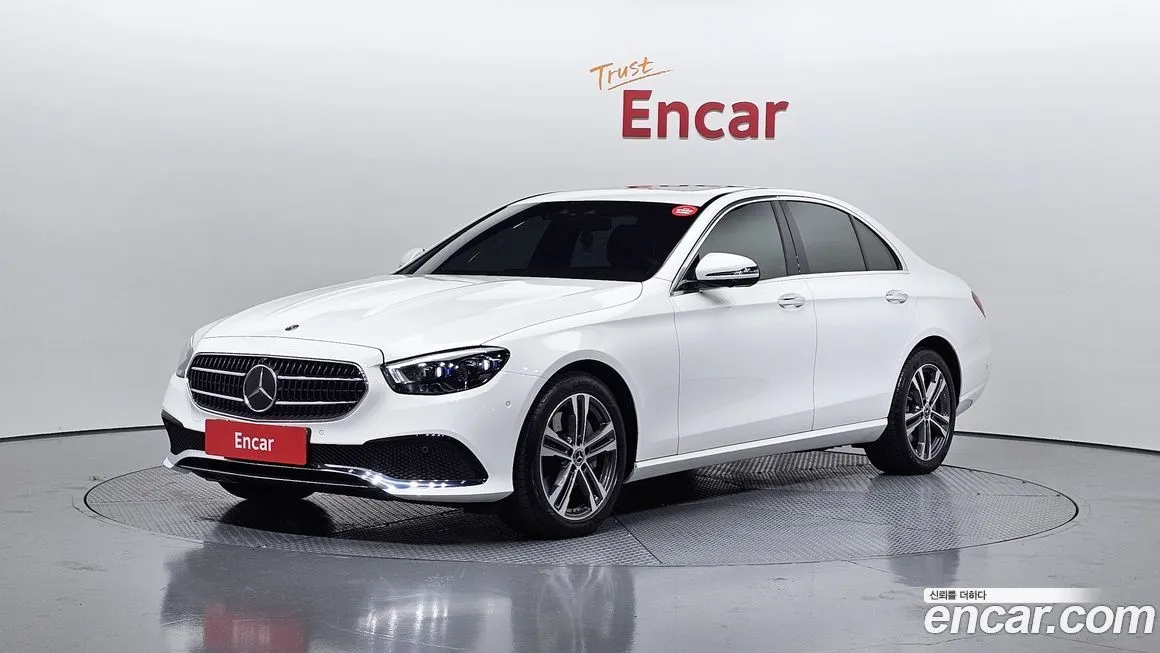 Mercedes-Benz E-Class — фото 1
