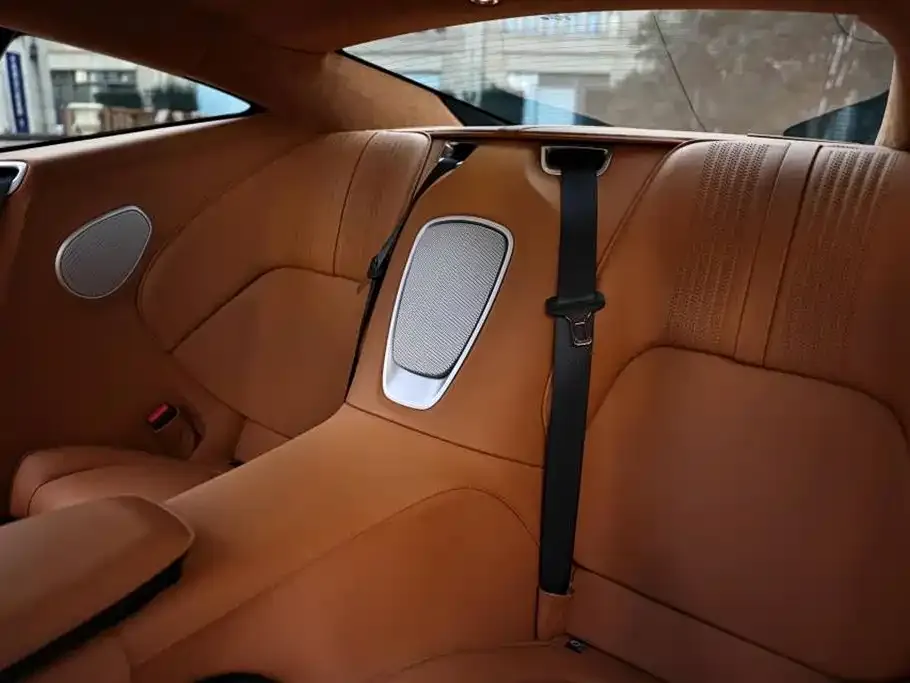 Aston Martin DB11 2023 из CN, фото 10