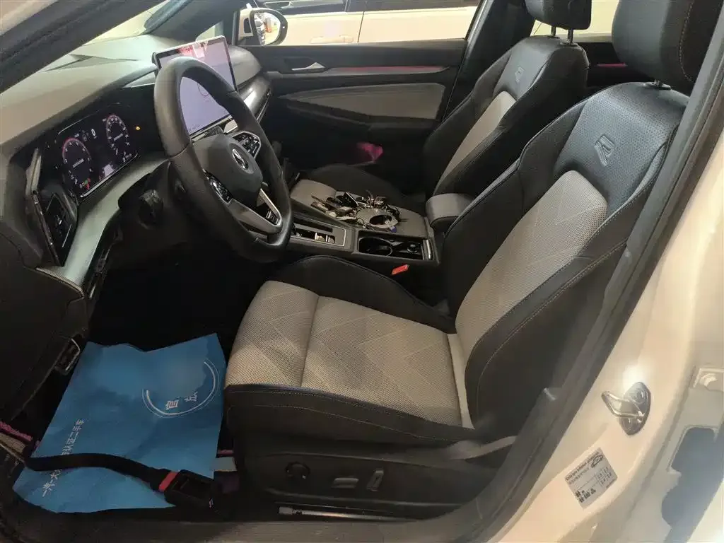 Volkswagen Golf 2025 из CN, фото 7