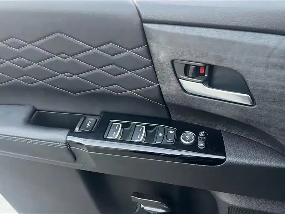 Honda Elysion 2024 из CN, фото 7