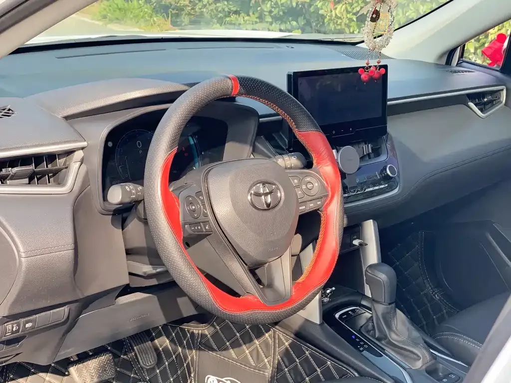 Toyota Corolla Cross — фото 9