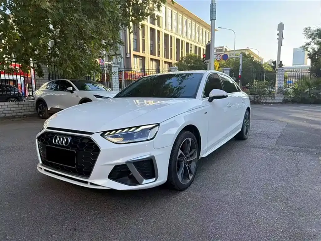 Audi A4L 2022 из CN, фото 1