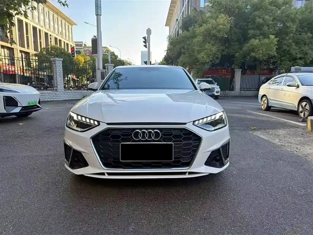 Audi A4L 2022 из CN, фото 2