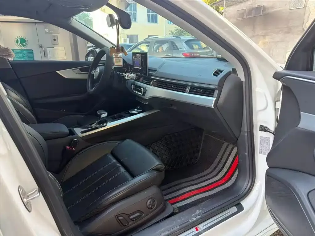 Audi A4L 2022 из CN, фото 5