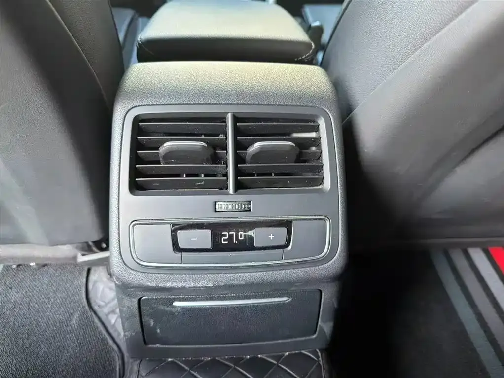 Audi A4L 2022 из CN, фото 7