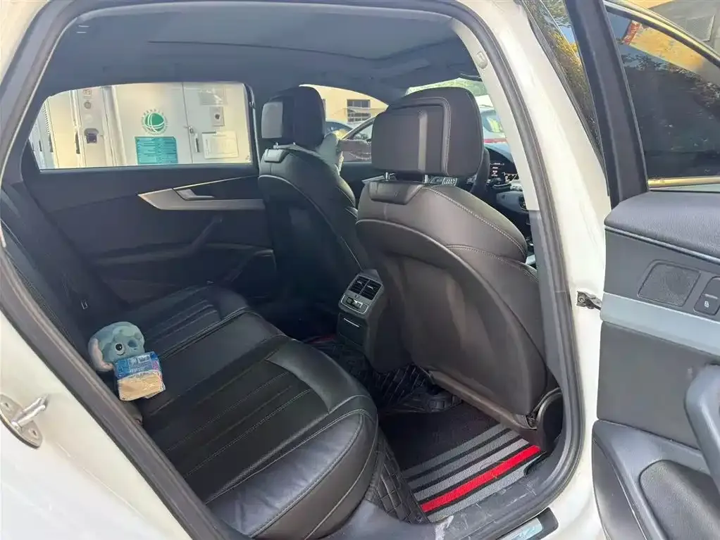 Audi A4L 2022 из CN, фото 9