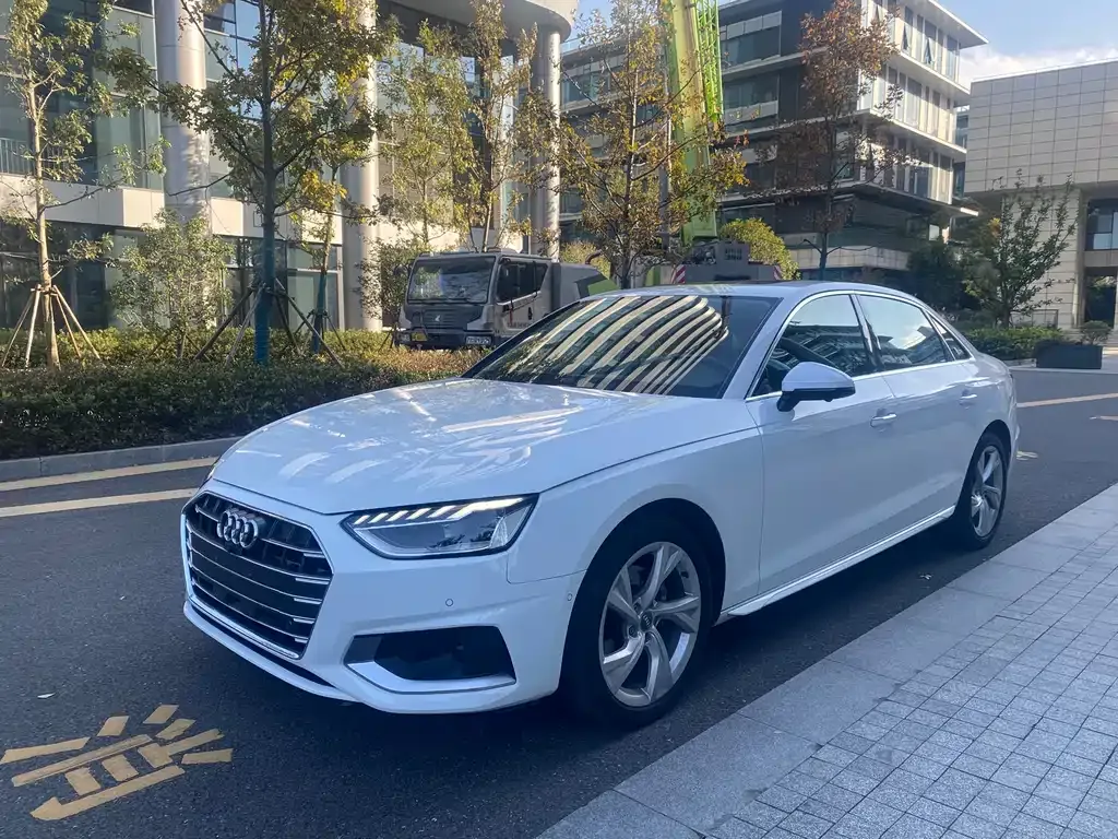 Audi A4L 2022 из CN, фото 1