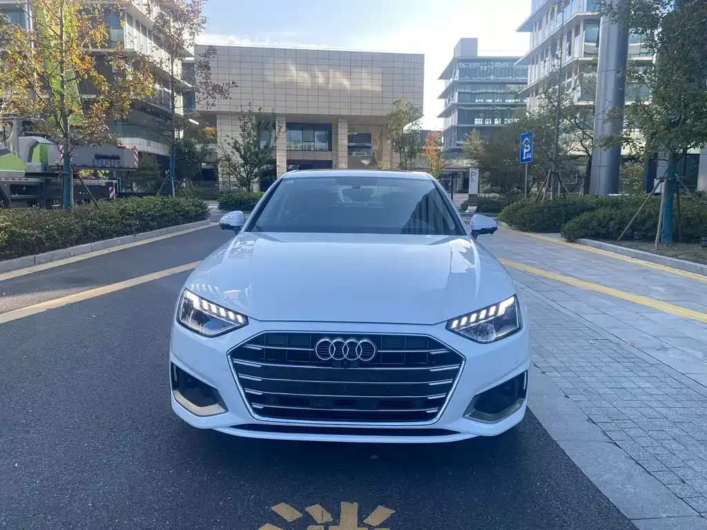 Audi A4L 2022 из CN, фото 2