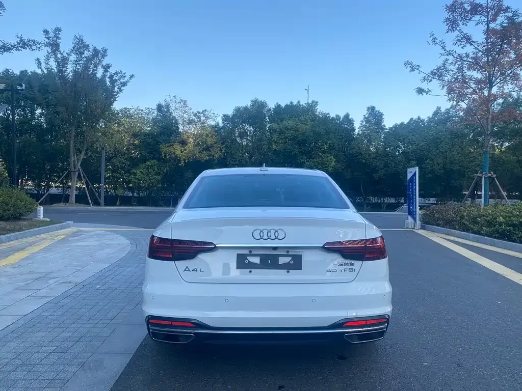 Audi A4L 2022 из CN, фото 5