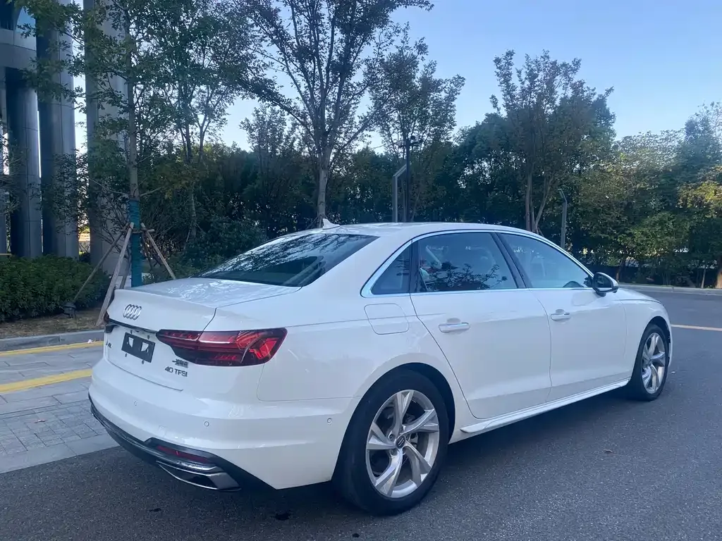 Audi A4L 2022 из CN, фото 6