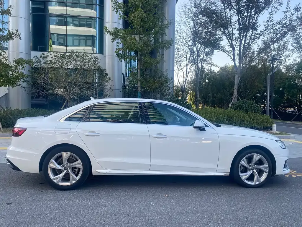 Audi A4L 2022 из CN, фото 7