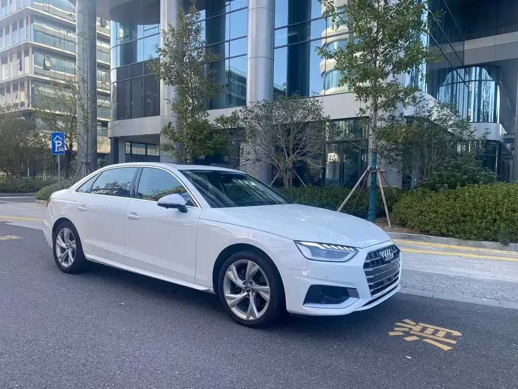 Audi A4L 2022 из CN, фото 8