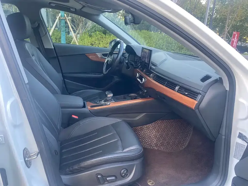 Audi A4L 2022 из CN, фото 9