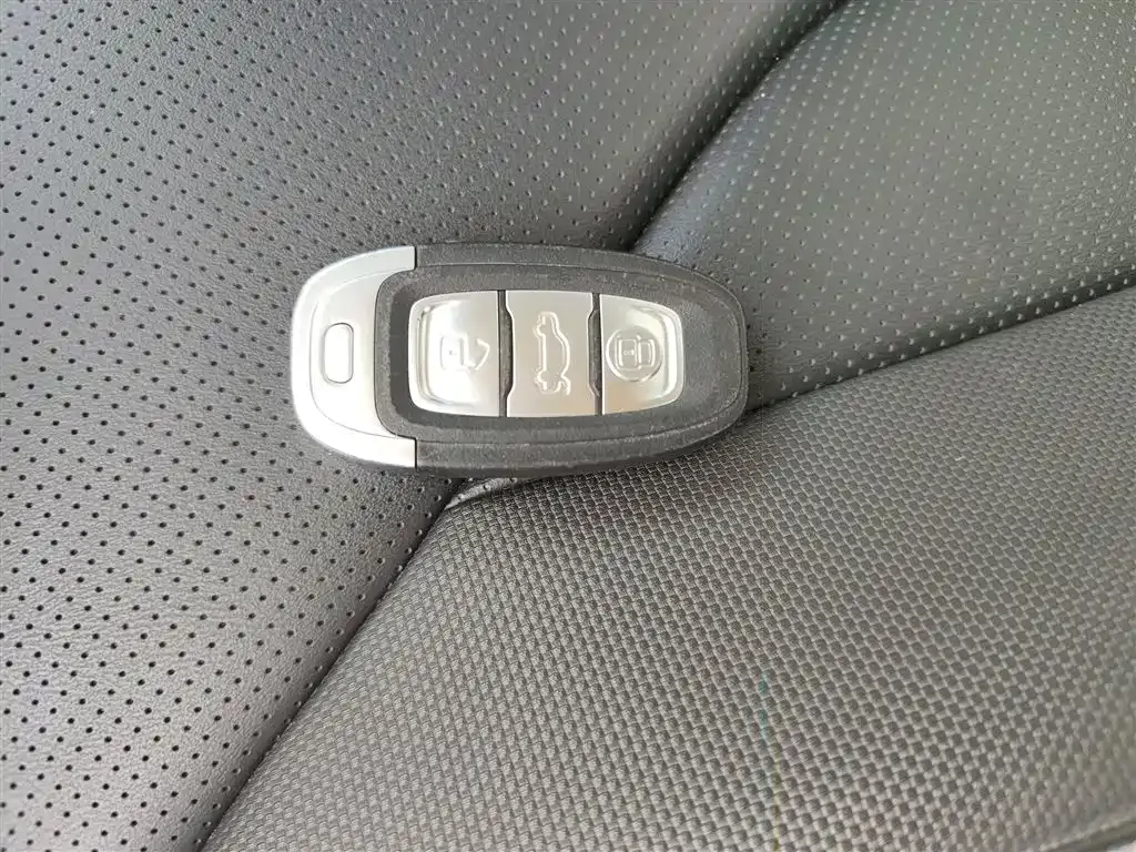 Hongqi E-QM5 — фото 9
