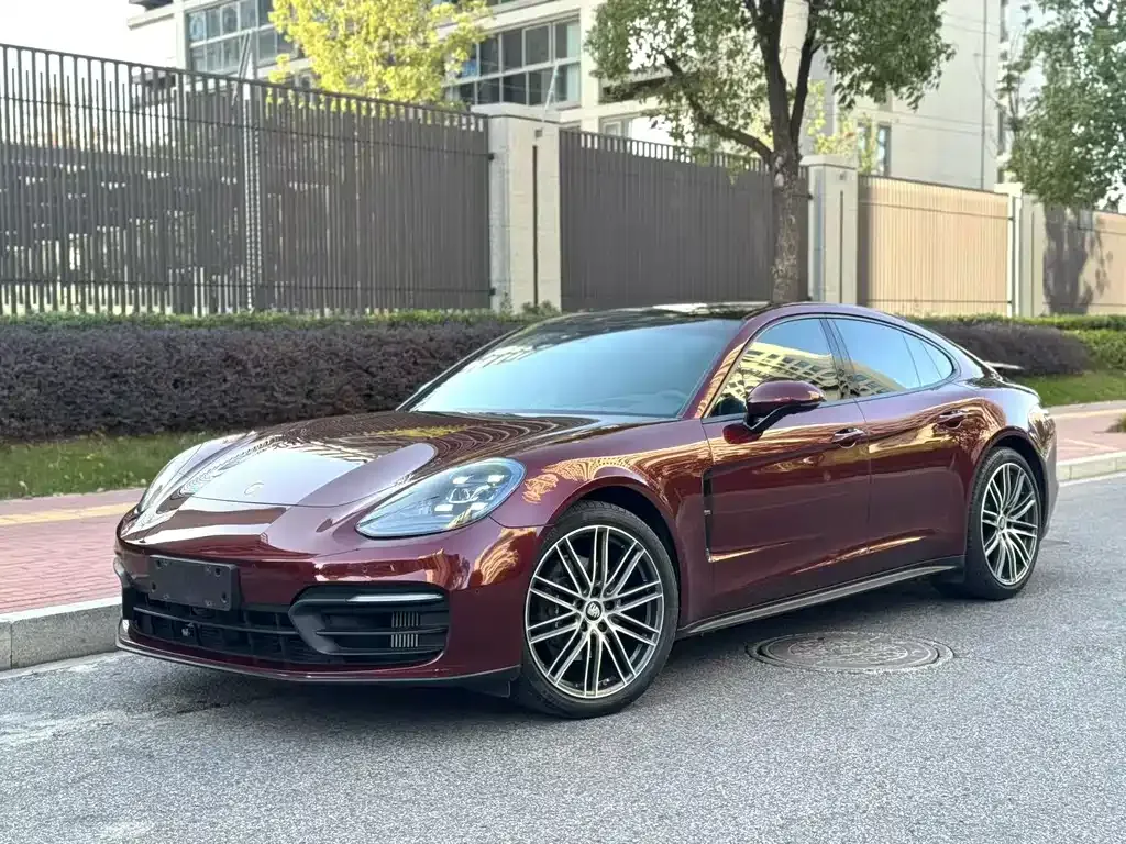 Porsche Panamera — фото 1
