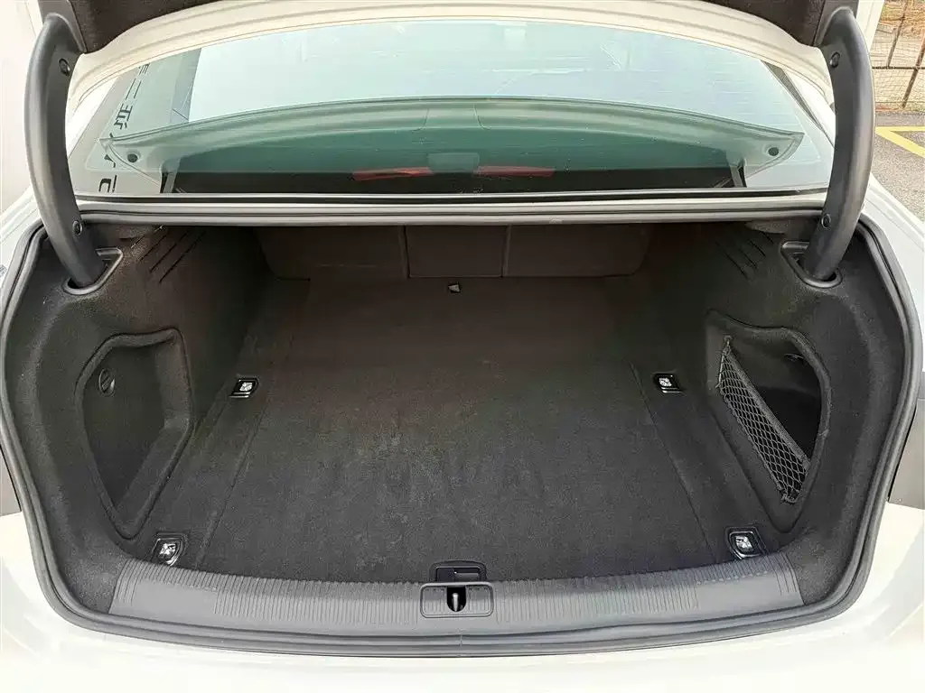 Audi A4L 2022 из CN, фото 6