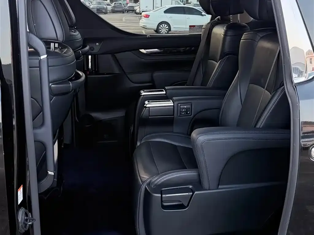 Toyota Vellfire 2021 из CN, фото 2