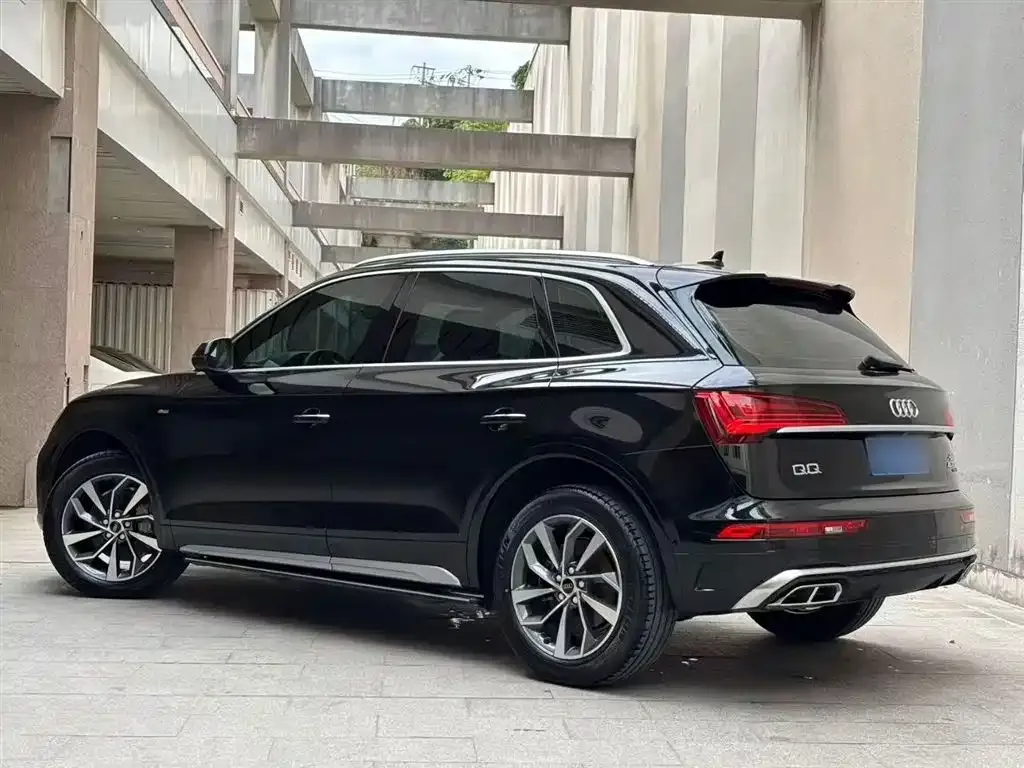 Audi Q5L — фото 6