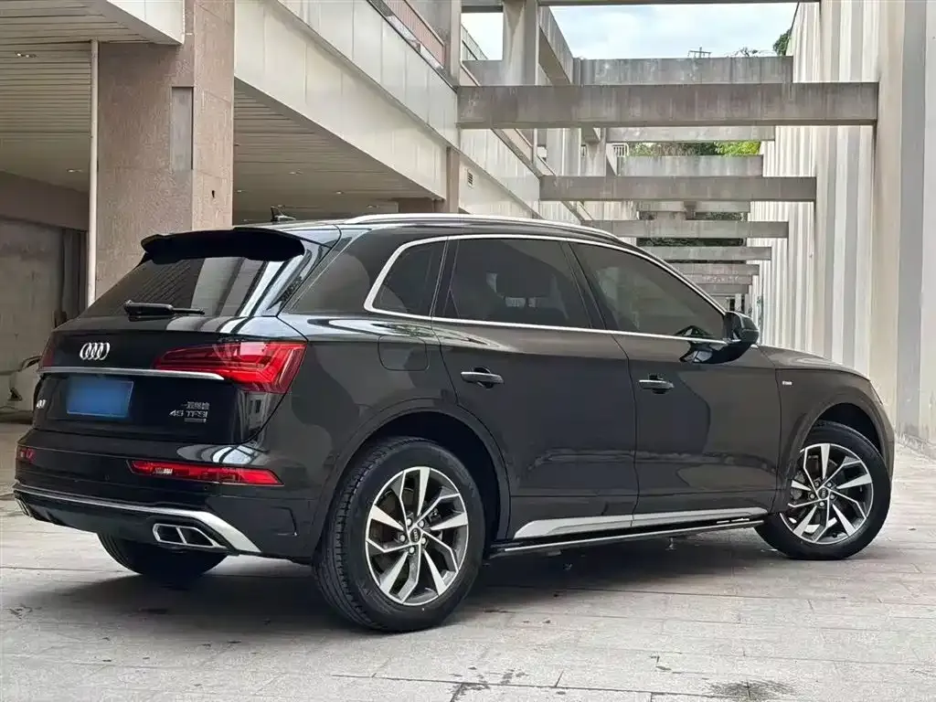 Audi Q5L — фото 8