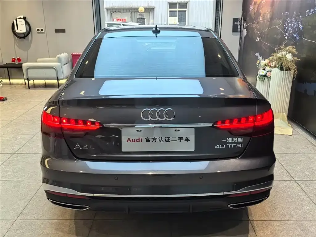 Audi A4L 2022 из CN, фото 2