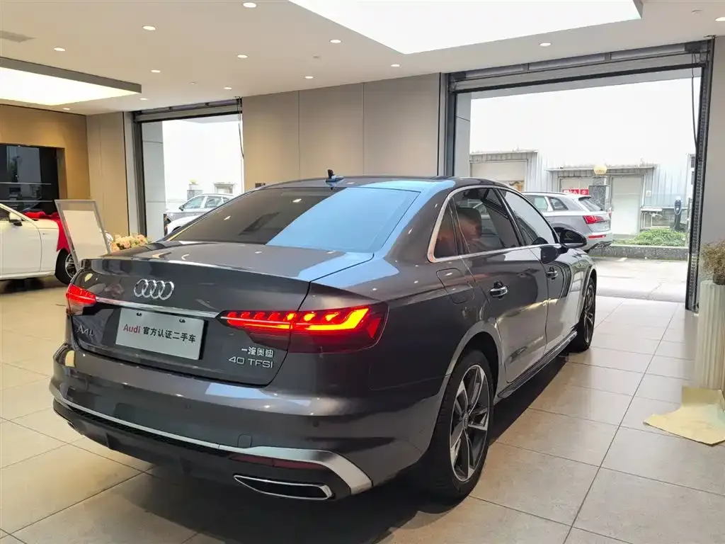 Audi A4L 2022 из CN, фото 4