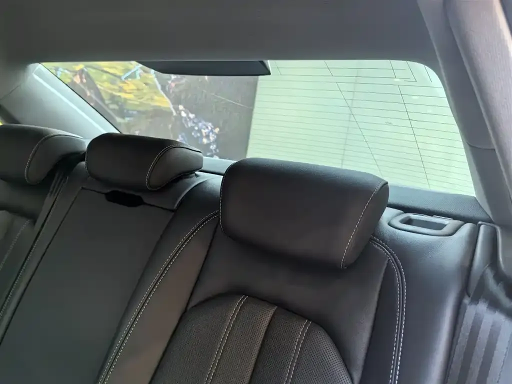 Audi A4L 2022 из CN, фото 5