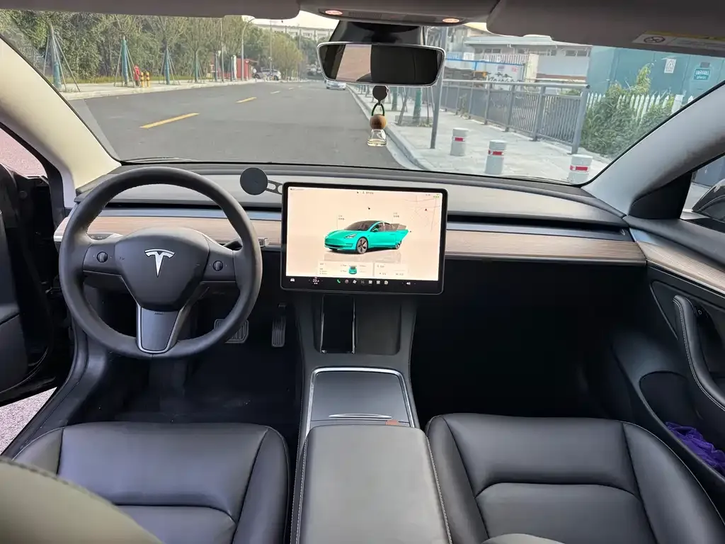 Tesla Model 3 — фото 10