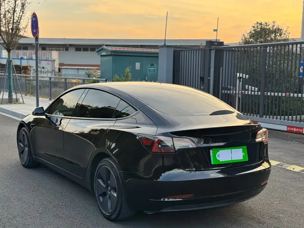 Tesla Model 3 — фото 4