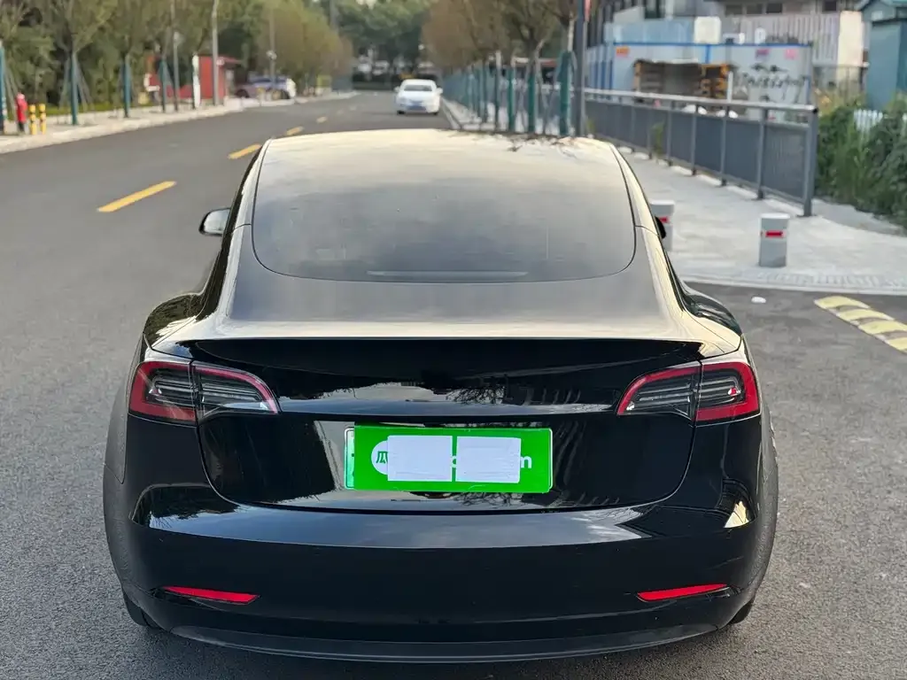 Tesla Model 3 — фото 5