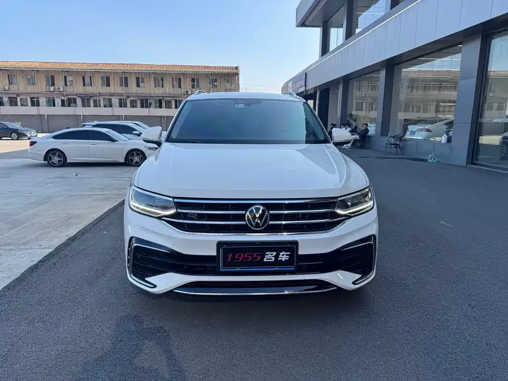 Volkswagen Tiguan L — фото 2