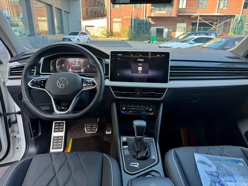 Volkswagen Tiguan L — фото 9