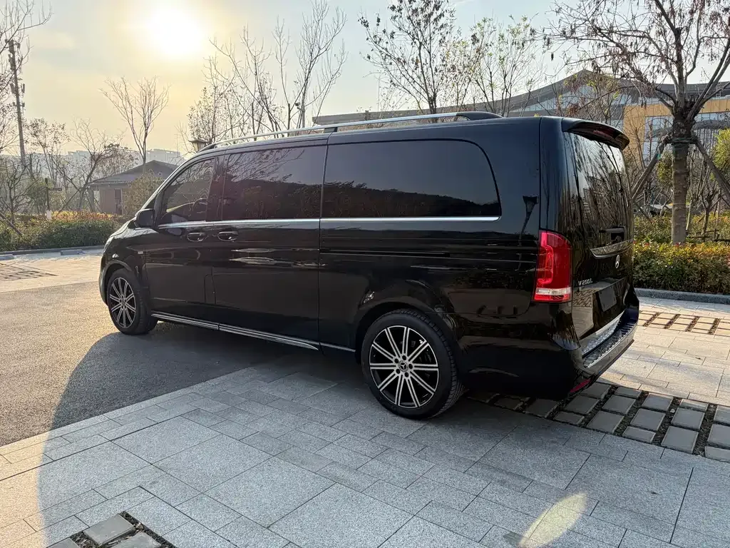 Mercedes-Benz V-Class 2023 из CN, фото 4