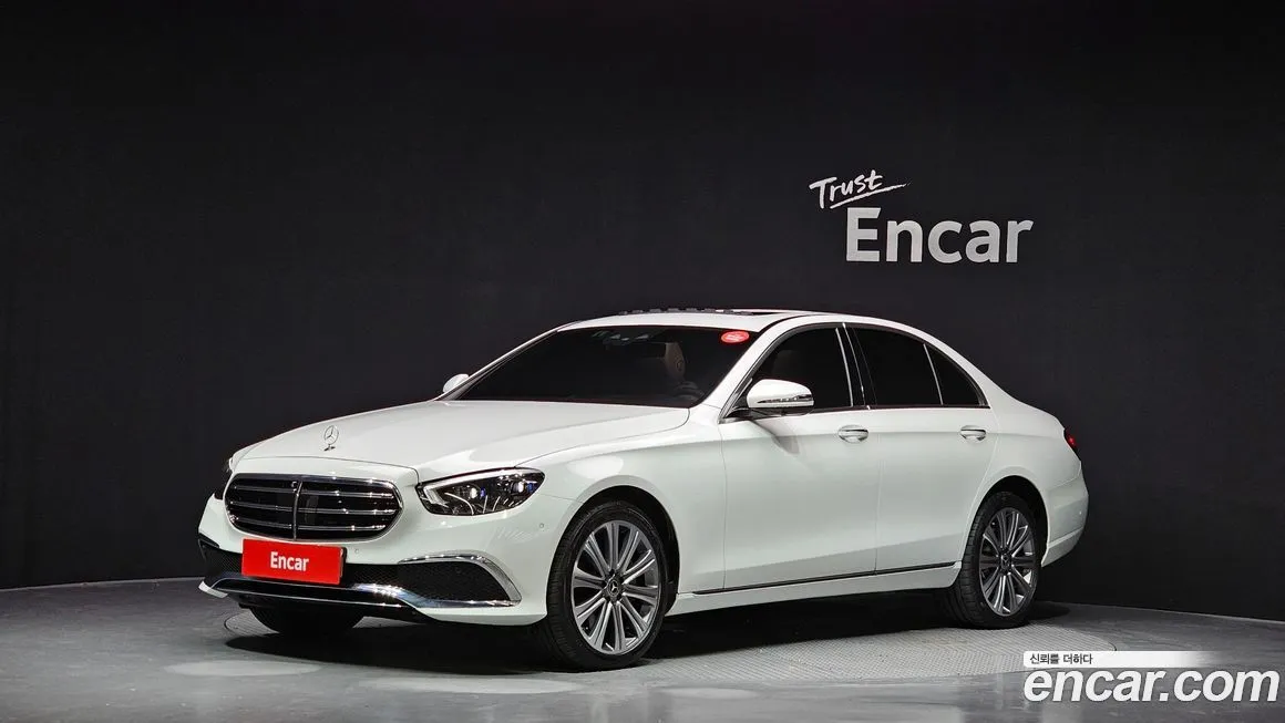 Mercedes-Benz E-Class — фото 1