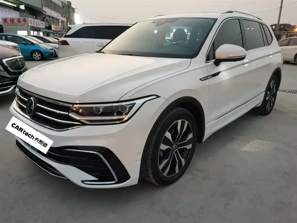 Volkswagen Tiguan L — фото 1
