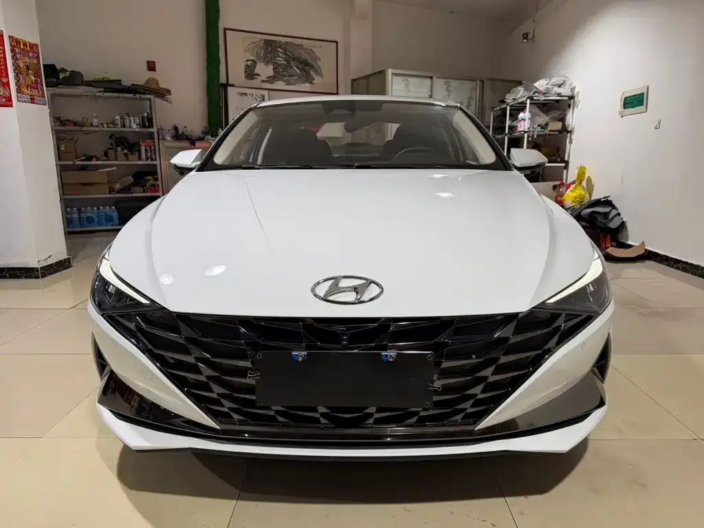 Hyundai Elantra — фото 2