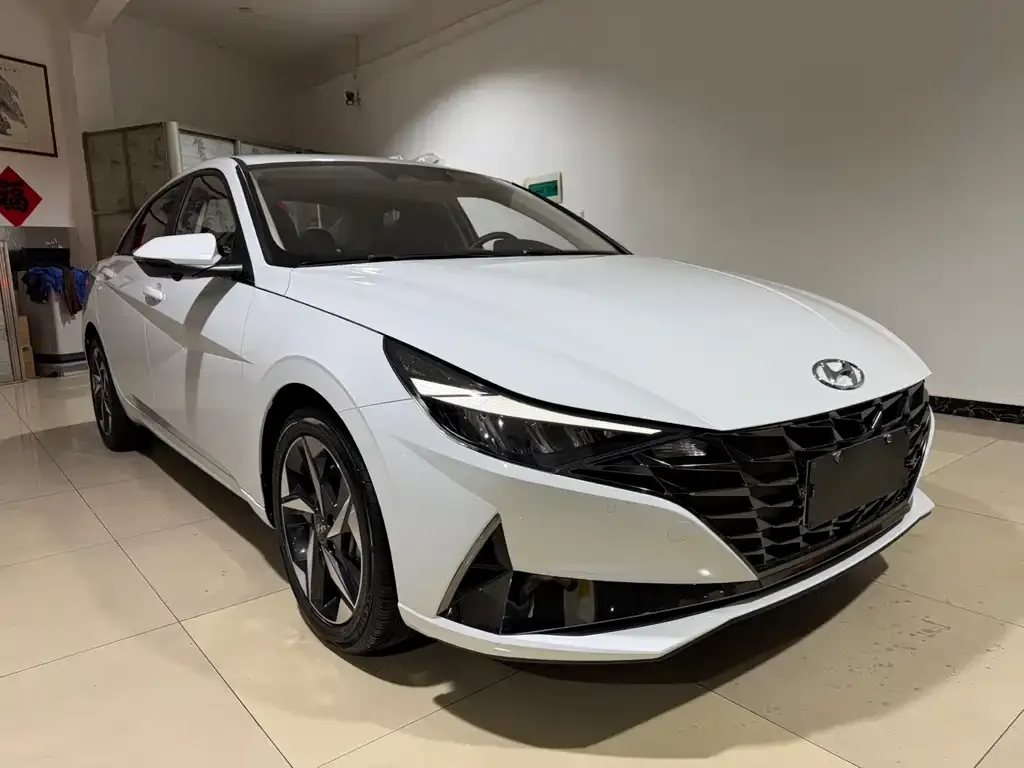 Hyundai Elantra — фото 3