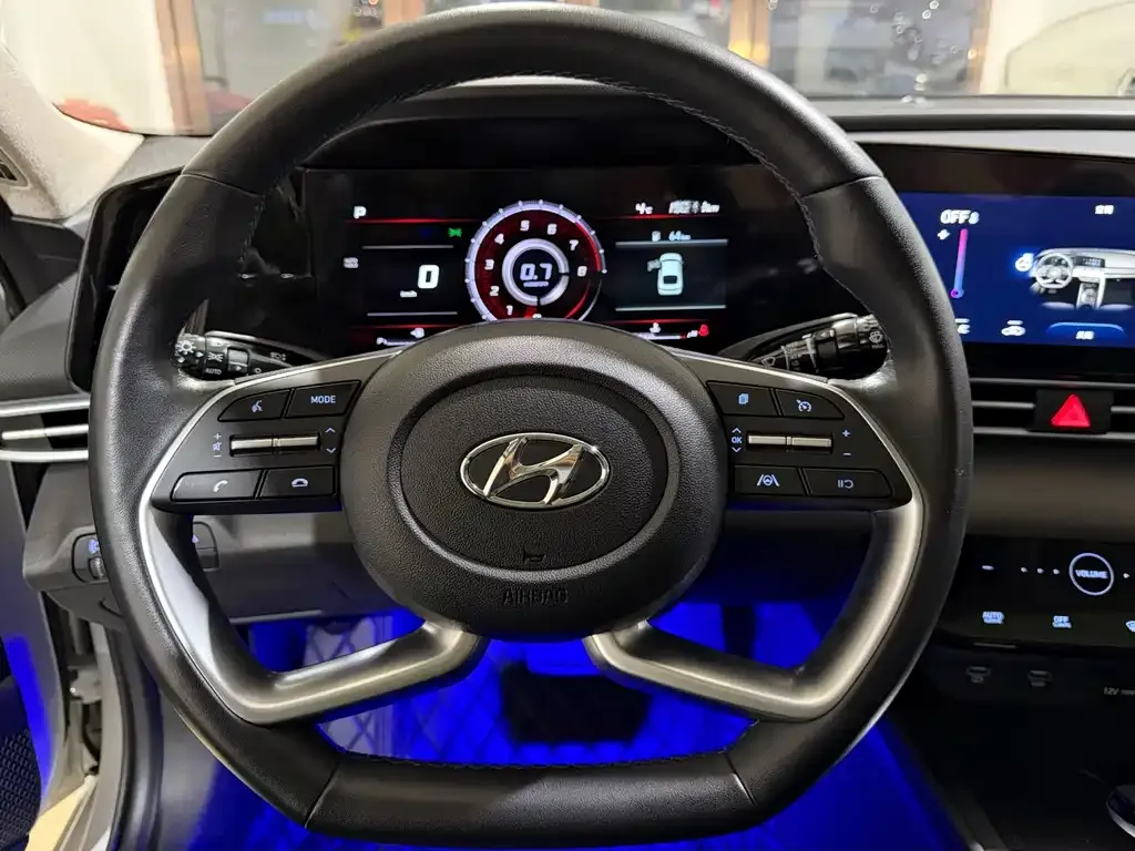 Hyundai Elantra — фото 7