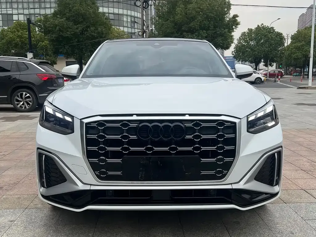 Audi Q2L 2025 из CN, фото 2