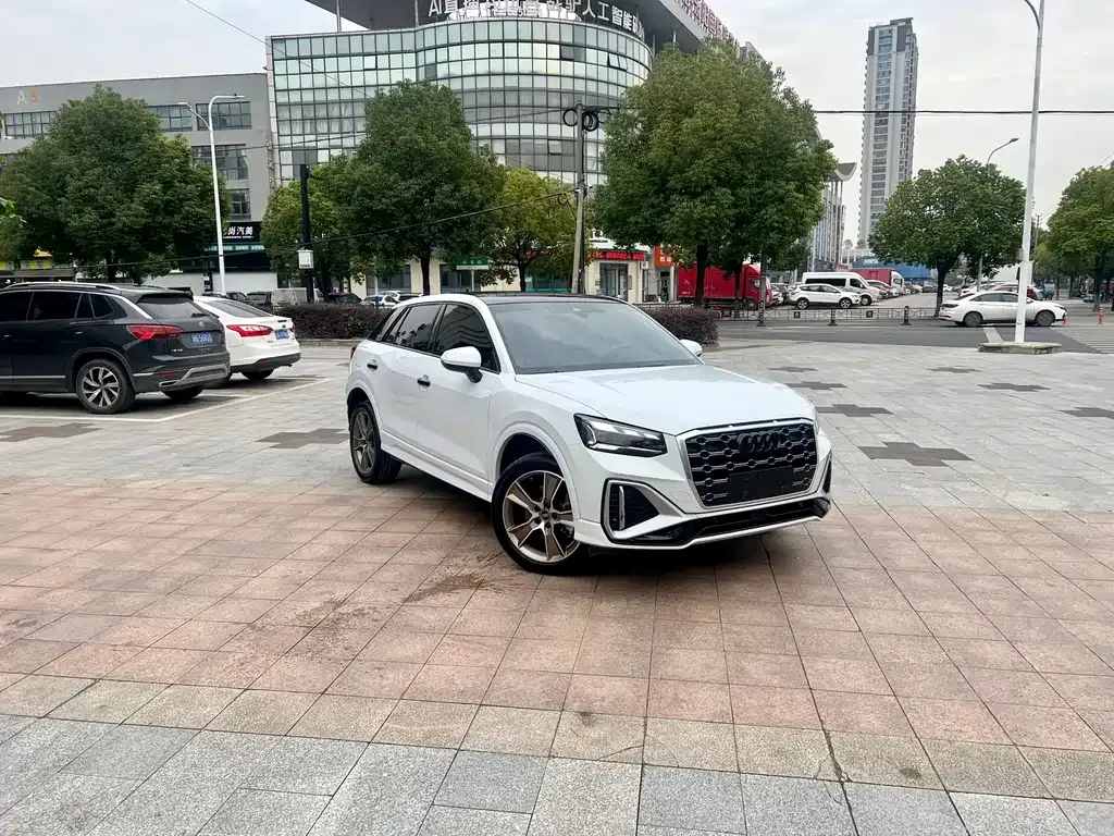 Audi Q2L 2025 из CN, фото 3