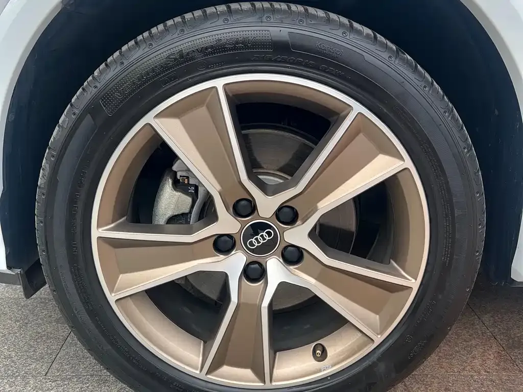 Audi Q2L 2025 из CN, фото 4