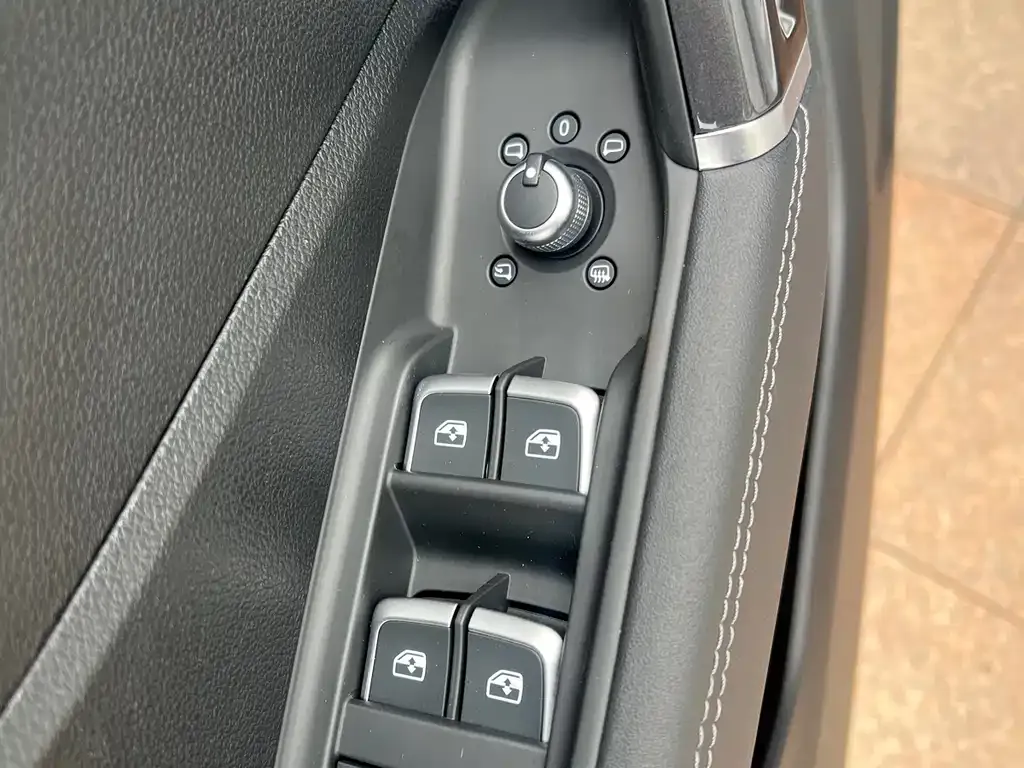 Audi Q2L 2025 из CN, фото 6