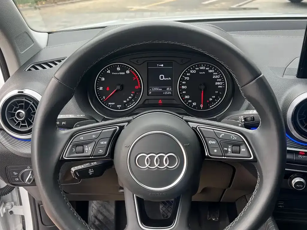 Audi Q2L 2025 из CN, фото 8